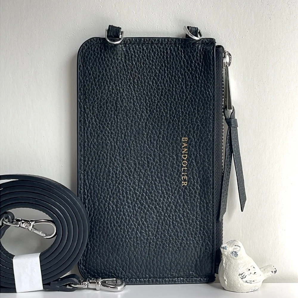 Bandolier Minimal Pouch And Strap
FLAT ZIP POUCH IN BLACK/SILVER - Picture 1 of 16